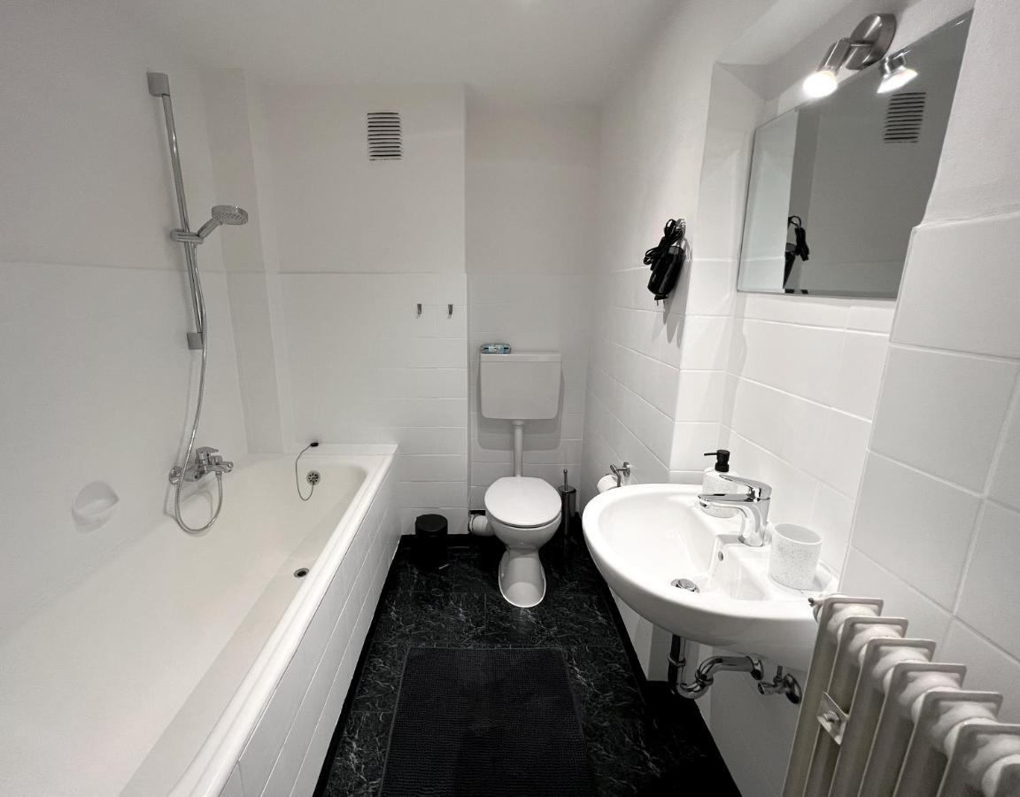 One Bed And One Sofa Bed, Self Check In, Invoice Apartment Mönchengladbach Exterior foto
